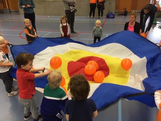 Parachute met ballonnen